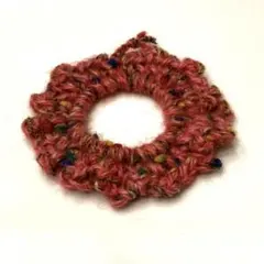 【手編み】フリル状シュシュ ピンク系