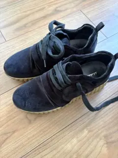 フェラガモ34黒 スエード 厚底スニーカー