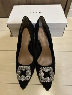 RANDA ビジュー付き ブラックパンプス
