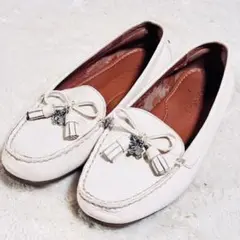 COACH　ホワイトレザータッセル付きローファー　22.5 ドライビングシューズのサムネイル