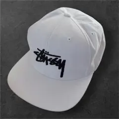 8【美品】STUSSY 刺繍ロゴ　キャップ　白