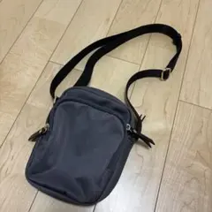 グレー ショルダーバッグのサムネイル