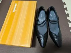 ASICS ブラック パンプス ストラップ付き