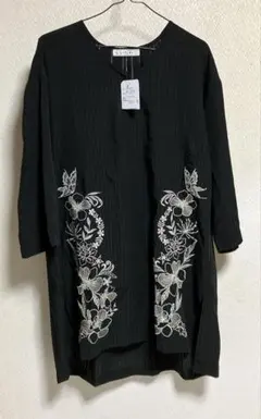 ［新品未使用タグ付き］is scolar 花と蝶刺繍ワンピース　サイズM 黒のサムネイル
