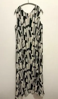 [Apart by lowrys] Poキカガラノースリーブワンピース