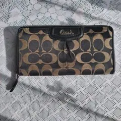 Coach 長財布 黒とベージュ キャンバス