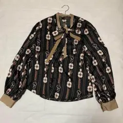【美品】cawaii リボンタイ 長袖ブラウス 総柄 レディース