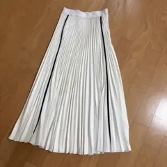 ホワイト ブラックライン プリーツスカート ロング丈のサムネイル