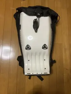 ハードシェルバッグパック(イエロー)ERGO ボブルビー相互 留ゴム新品 