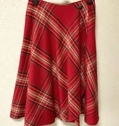 赤 ひざ丈スカート