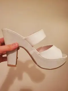 ホワイトグリッターサンダル 高ヒール白 厚底新品