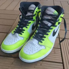 AIR JORDAN 1 RETRO HIGH OG volt/black