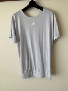 adidasのＴシャツです