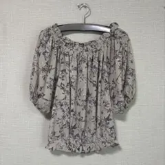 花柄 半袖ブラウス　オフショルにもなるトップスのサムネイル