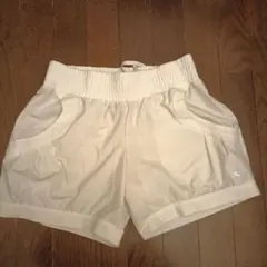 ホワイト ショートパンツ 後ろポケット付き