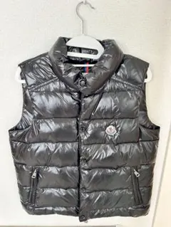 MONCLER ブラック ダウンベスト