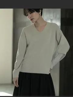 ★新品タグ付き。オペークドットクリップ Vネックニット