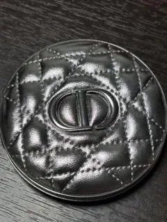 ディオールスキンフォーエヴァーグロウルミナイザー831