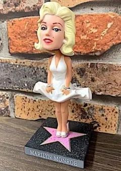 メディコム・トイ マリリン・モンロー ゴールドドレス ソフビ - メルカリ