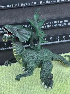 緑色 ドラゴンフィギュア