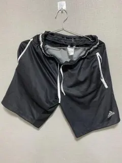 adidas ブラック ドット柄 ショートパンツ