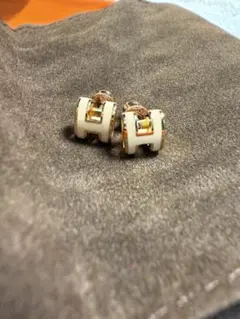 HERMES H字型ピアス