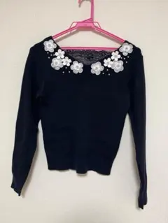 華をまとうスイート3Dフラワーモチーフ後ろレースリブニットプルオーバー