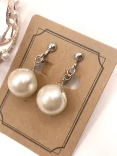 パール風ドロップイヤリング
