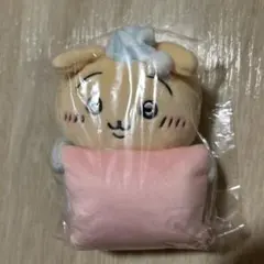 ちいかわ デスクトップから見守るひっかけぬいぐるみ うさぎ ポムポム
