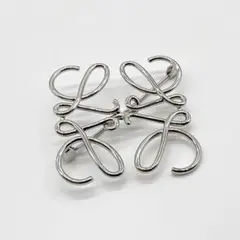 国内直営店購入 LOEWE 定番ブローチ シルバー 極美品 ロエベ 国内直営店購入 LOEWE 定番ブローチ シルバー 極美品 ロエベ