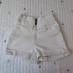 GU　ホワイトショートパンツ　KIDS　Ｍサイズ(150)