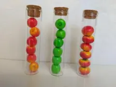 新品 飾り物 林檎二種類 トマト 硝子の入れ物に入ってる