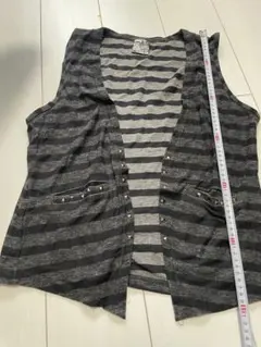 スタッズ付きグレーとブラックストライプベスト Lサイズ