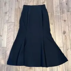 GU カットソーマーメイドロングスカート