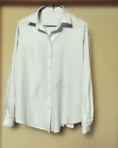 HUG'U ホワイト 長袖シャツ