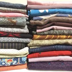 【着物】 約26点 まとめ売り リメイク用 落款入り 金通 鮫小紋 地紋入り他