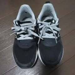 ニューバランスUA900 23.0