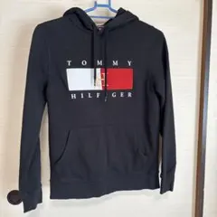 TOMMY HILFIGER ブラックパーカー M