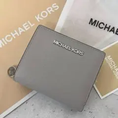マイケルコース☆新品☆ 【日本限定】 ミディアム 二つ折り財布/パールグレー