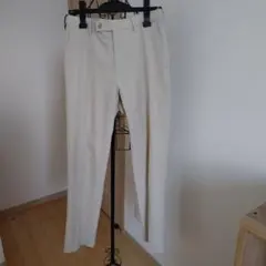 ユニクロ　UNIQLO　感動パンツ　ウルトラライトベージュ 76cm