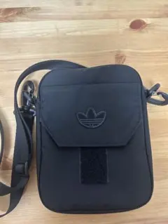 adidas ショルダーバッグ