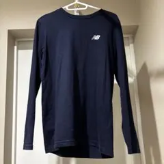 New Balance ネイビー 長袖Tシャツ
