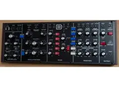Behringer model D アナログシンセサイザー 本体のサムネイル