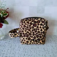 ヒョウ柄ボックスポーチ　コスメポーチ　メイクポーチ　小物入れ