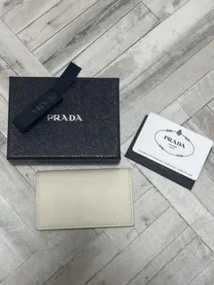 PRADA アイボリー レザー カードケース
