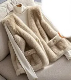 ベージュ ファーベスト ボタン付き