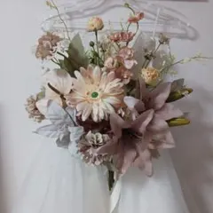 最終価格　エレガントなウェディングブーケ　クラッチブーケブートニア