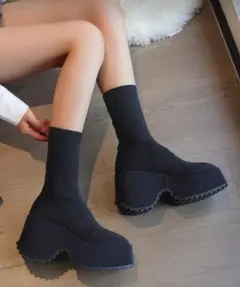 厚底ウェッジヒール ショートブーツ　ラウンドトゥ ローカット