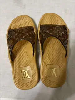 Louis Vuitton ブラウン サンダル 37のサムネイル