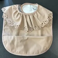 ピンクベージュ フリル付きお食事エプロン